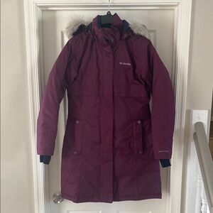 Columbia Purple Puffer Jacket with Hood and Full-Length Zipper